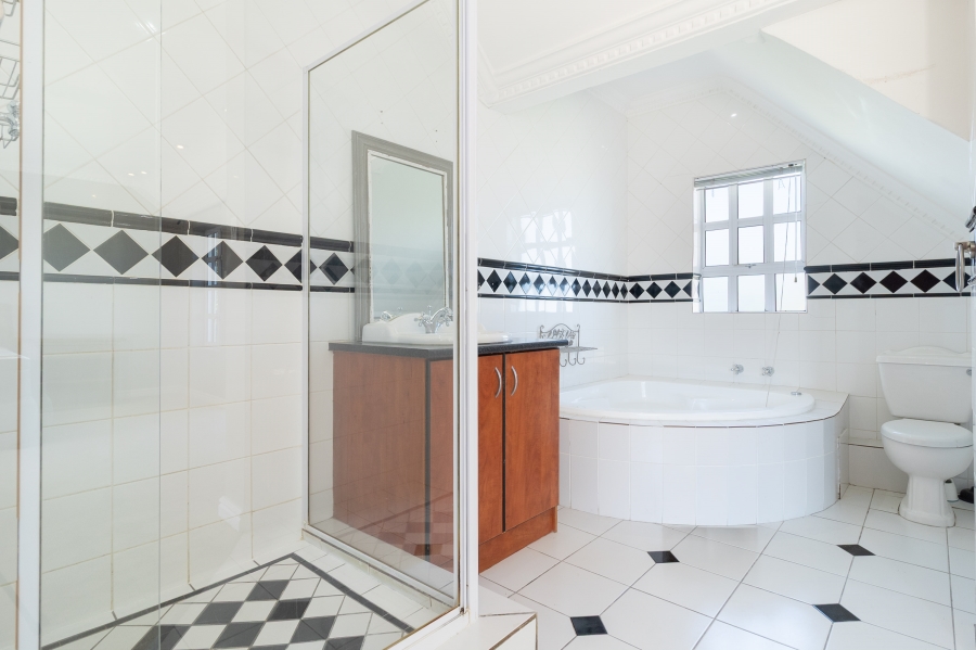 4 Bedroom Property for Sale in Zevendal Western Cape